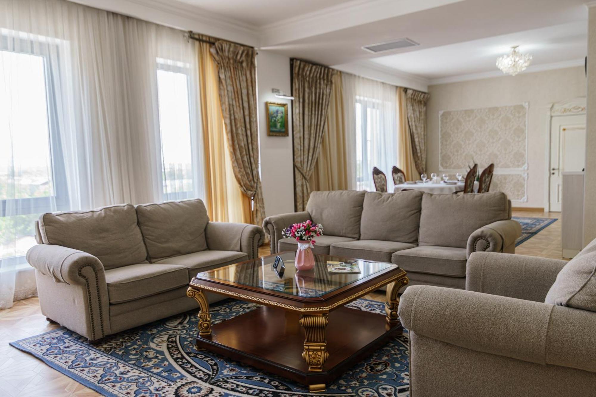 Park Hotel Al Bustan 쉼켄트 외부 사진