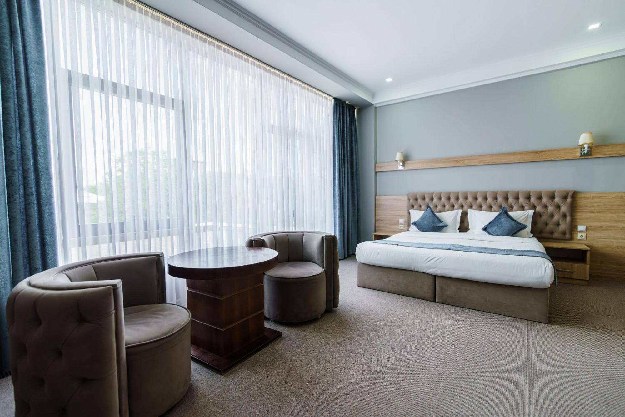 Park Hotel Al Bustan 쉼켄트 외부 사진