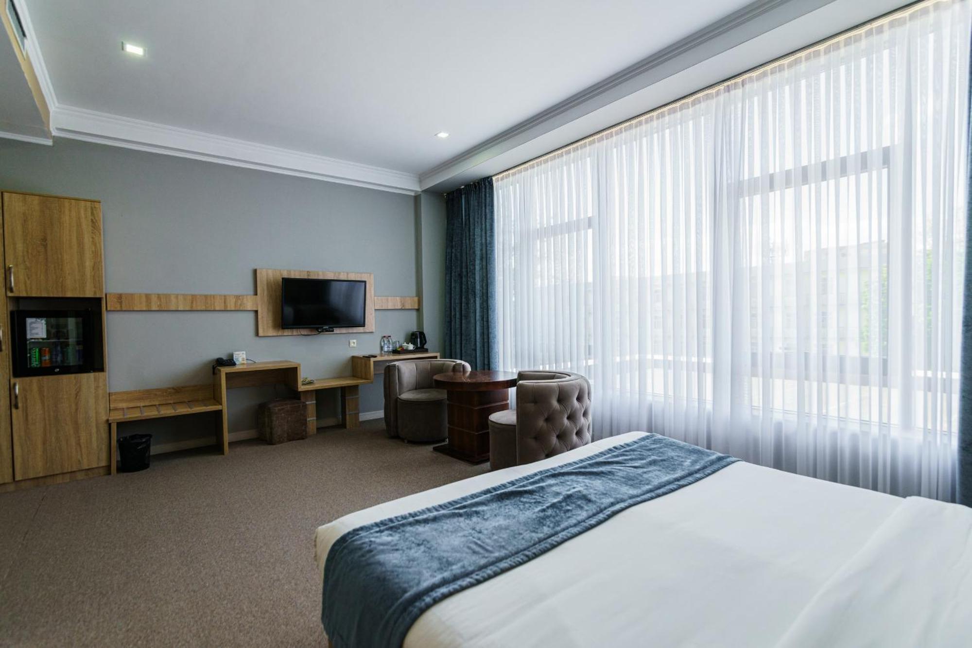 Park Hotel Al Bustan 쉼켄트 외부 사진